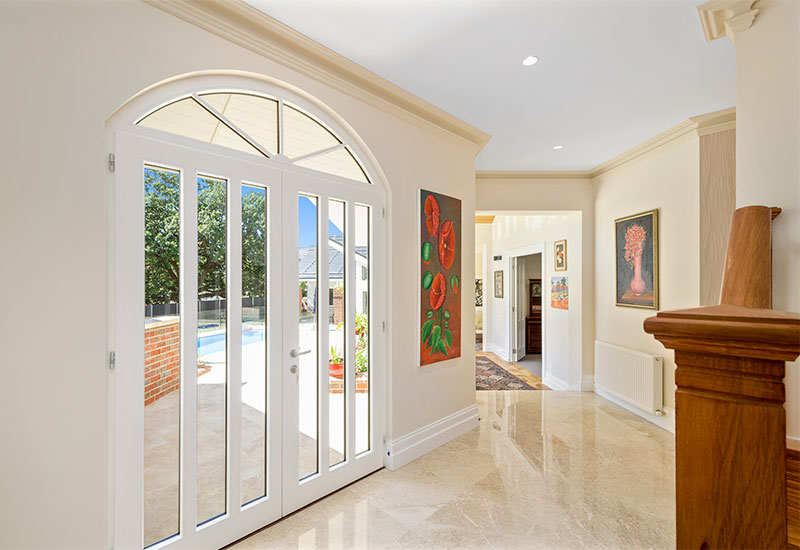 Entrance-door-with-curved-highlight