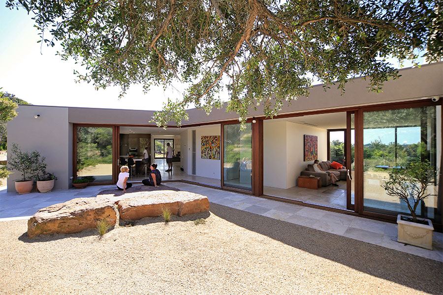 Corner-lift-slide-stacker-door