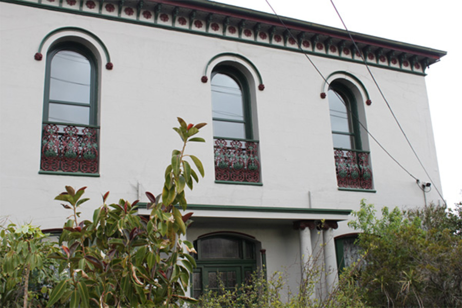 Heritage curved top