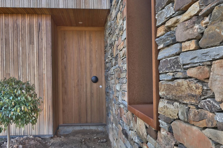 Melbourne with timber door knob Melbourne with timber door knob